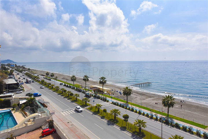 Apartment 2+1 on the first line in Mahmutlar district