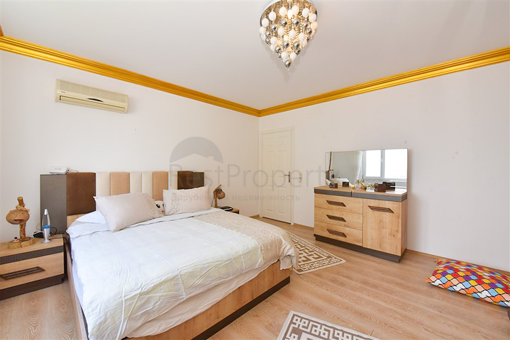 Apartment 2+1 on the first line in Mahmutlar district