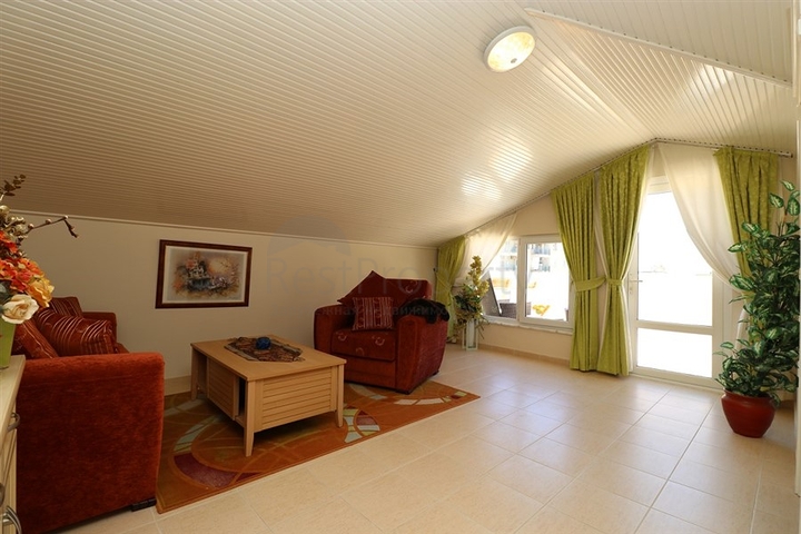 3+2 floor plan apartment in the central area of Alanya