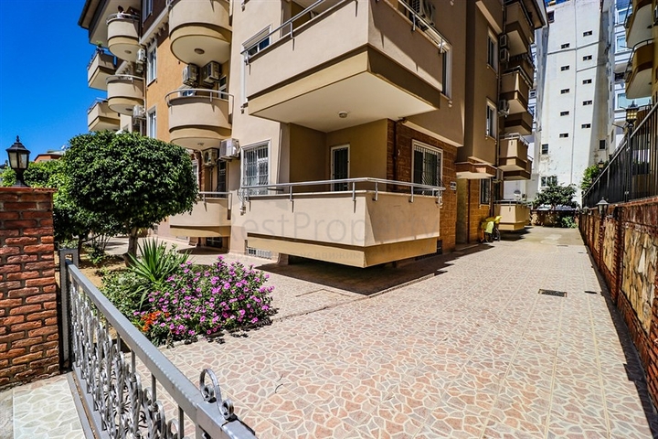3+2 floor plan apartment in the central area of Alanya