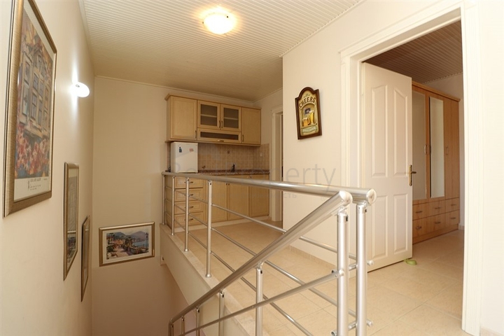 3+2 floor plan apartment in the central area of Alanya