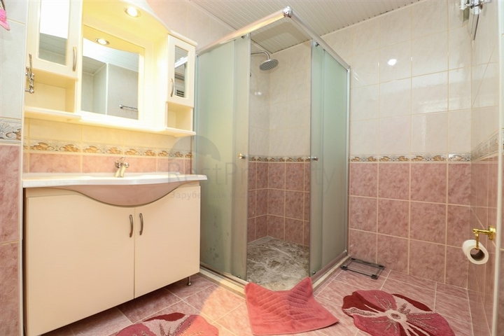 3+2 floor plan apartment in the central area of Alanya