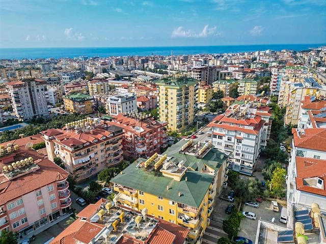 3+2 floor plan apartment in the central area of Alanya