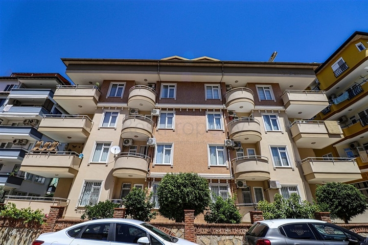 3+2 floor plan apartment in the central area of Alanya