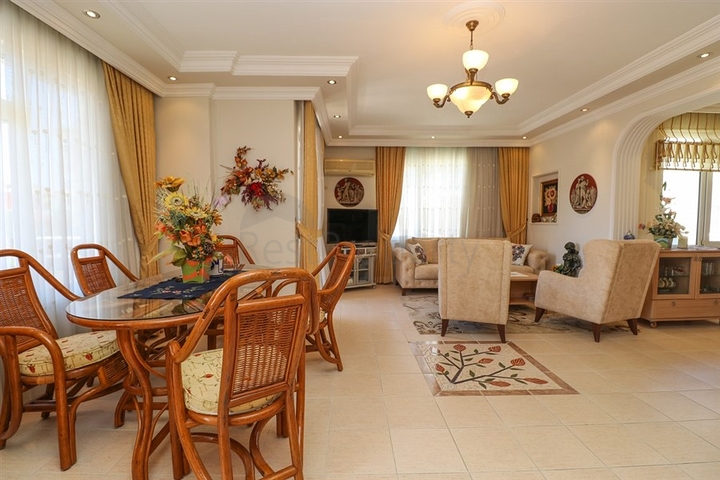 3+2 floor plan apartment in the central area of Alanya
