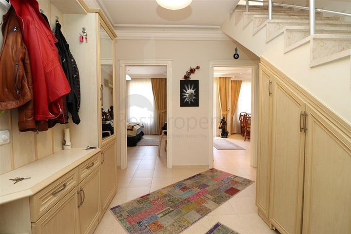 3+2 floor plan apartment in the central area of Alanya