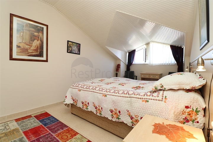 3+2 floor plan apartment in the central area of Alanya