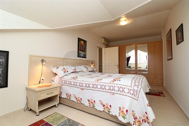 3+2 floor plan apartment in the central area of Alanya