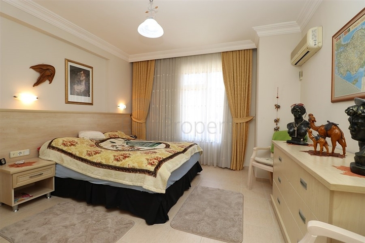 3+2 floor plan apartment in the central area of Alanya