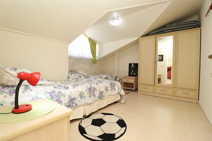 3+2 floor plan apartment in the central area of Alanya