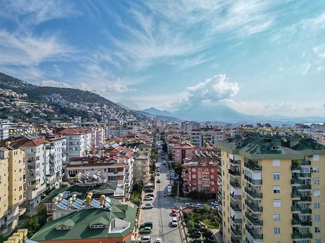 3+2 floor plan apartment in the central area of Alanya