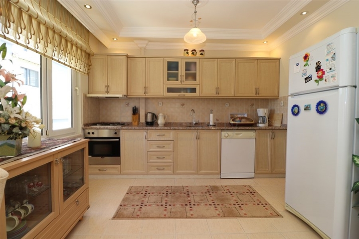 3+2 floor plan apartment in the central area of Alanya