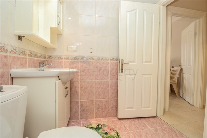 3+2 floor plan apartment in the central area of Alanya