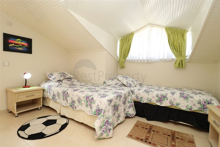 3+2 floor plan apartment in the central area of Alanya