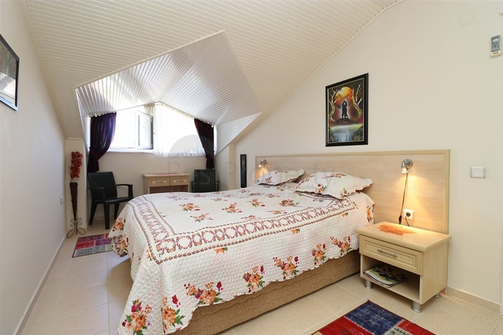 3+2 floor plan apartment in the central area of Alanya