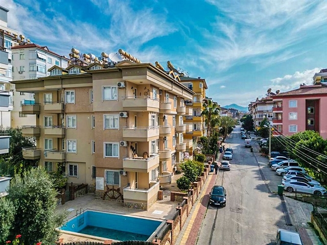 3+2 floor plan apartment in the central area of Alanya