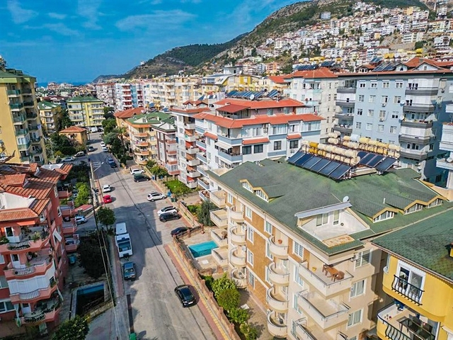 3+2 floor plan apartment in the central area of Alanya