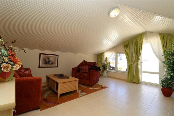 3+2 floor plan apartment in the central area of Alanya