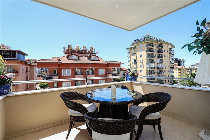 3+2 floor plan apartment in the central area of Alanya