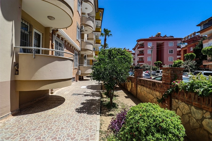 3+2 floor plan apartment in the central area of Alanya