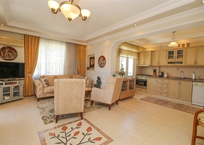 3+2 floor plan apartment in the central area of Alanya