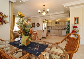 3+2 floor plan apartment in the central area of Alanya