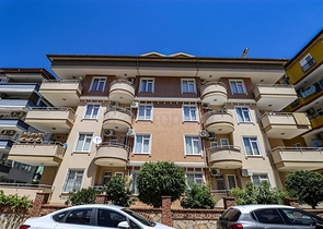 3+2 floor plan apartment in the central area of Alanya