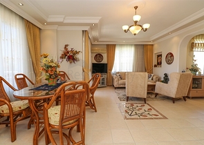 3+2 floor plan apartment in the central area of Alanya