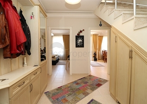 3+2 floor plan apartment in the central area of Alanya