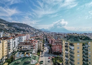 3+2 floor plan apartment in the central area of Alanya
