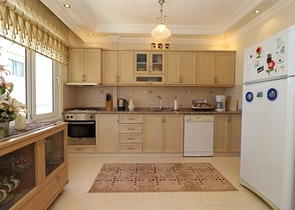 3+2 floor plan apartment in the central area of Alanya