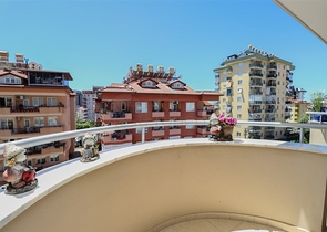 3+2 floor plan apartment in the central area of Alanya