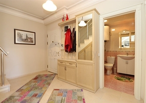 3+2 floor plan apartment in the central area of Alanya