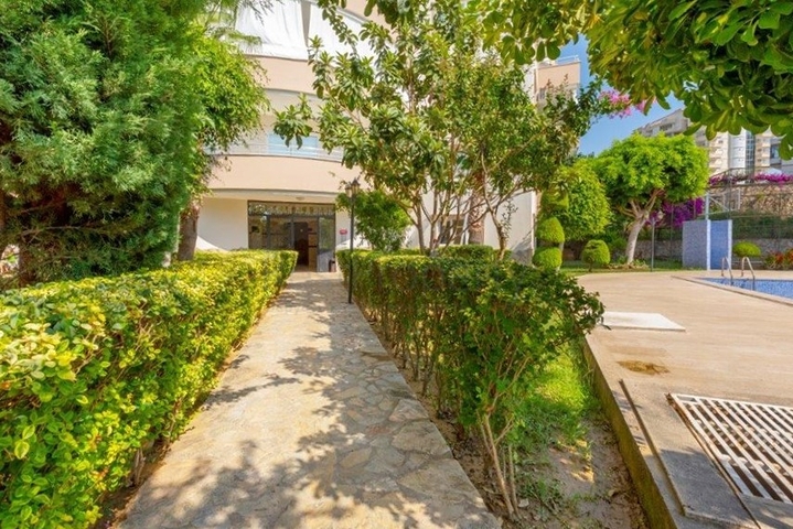 Furnished 2+1 apartment in Mahmutlar