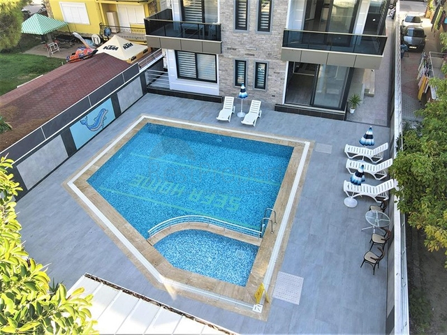 Spacious 4+1 penthouse in the center of Alanya with a view of the fortress