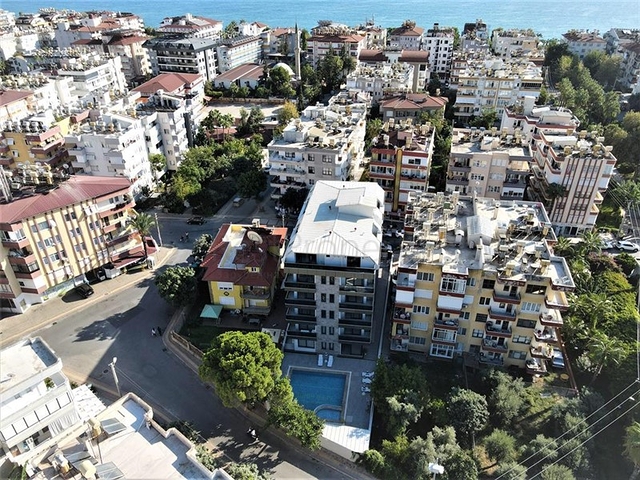Spacious 4+1 penthouse in the center of Alanya with a view of the fortress