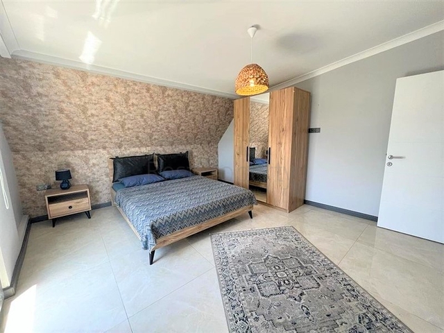 Spacious 4+1 penthouse in the center of Alanya with a view of the fortress