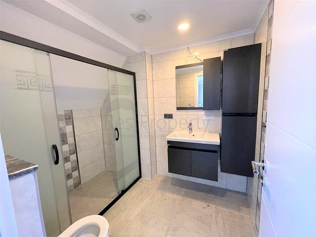 Spacious 4+1 penthouse in the center of Alanya with a view of the fortress