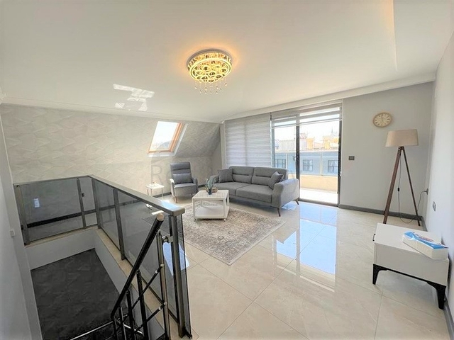 4+1 penthouse in the center of Alanya within walking distance to the sea