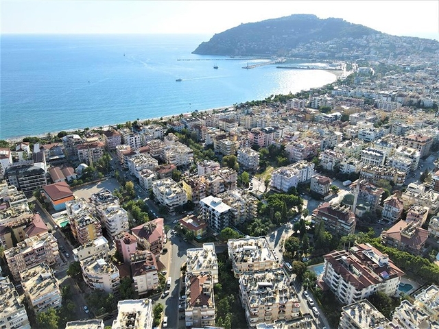 4+1 penthouse in the center of Alanya within walking distance to the sea