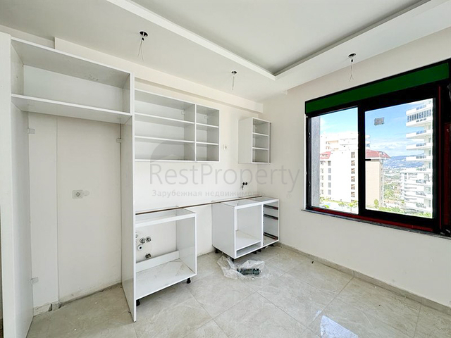 1+1 apartment in a building under construction in Mahmutlar district