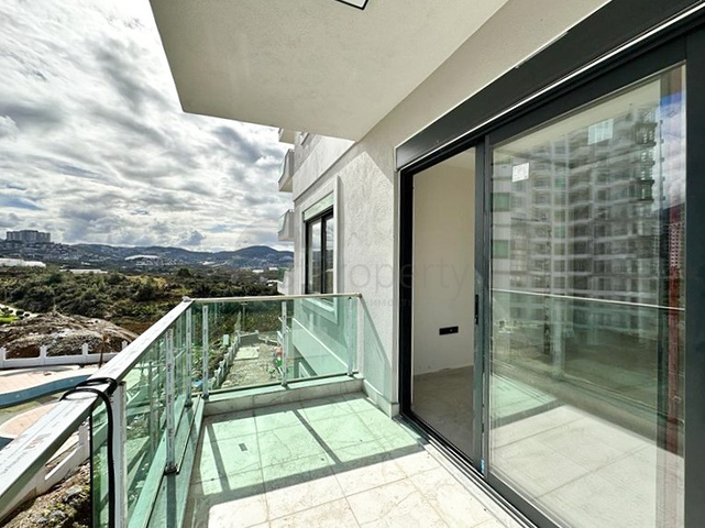 1+1 apartment in a building under construction in Mahmutlar district