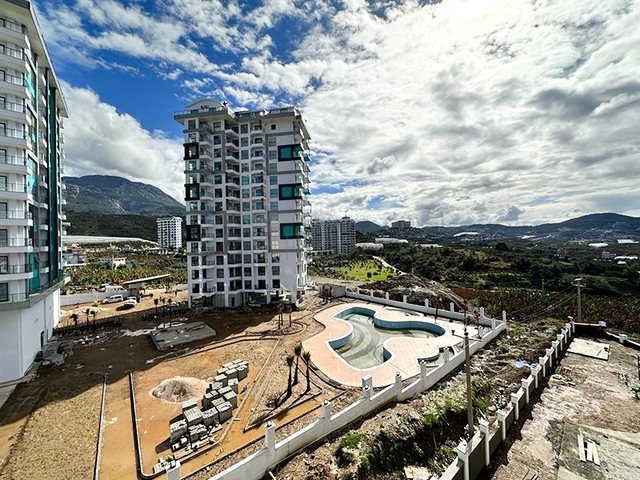 1+1 apartment in a building under construction in Mahmutlar district
