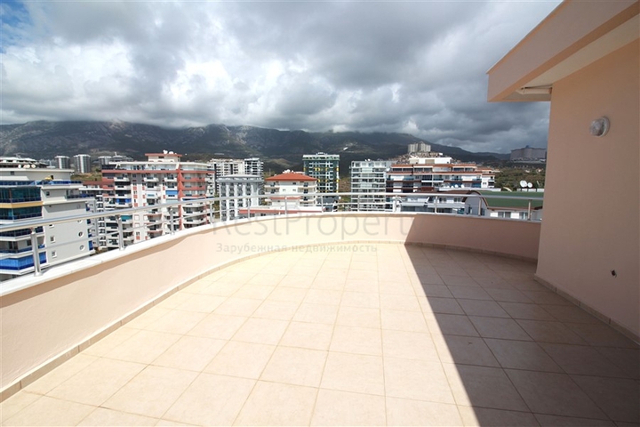 Spacious 3+1 penthouse in Mahmutlar district