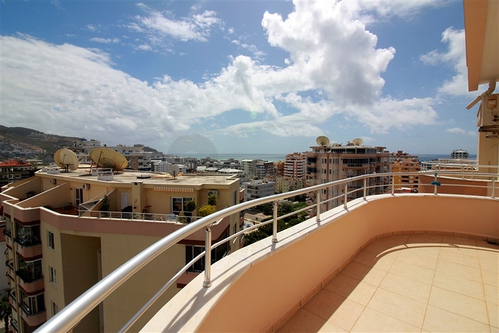 Spacious 3+1 penthouse in Mahmutlar district