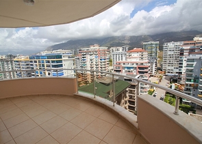Spacious 3+1 penthouse in Mahmutlar district