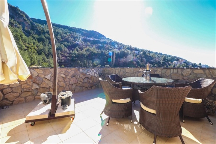 3+1 penthouse with stunning sea views in the picturesque Bektash area