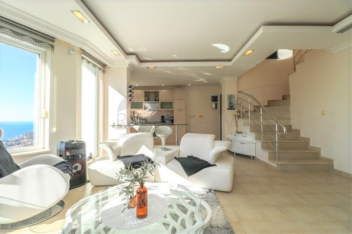 3+1 penthouse with stunning sea views in the picturesque Bektash area