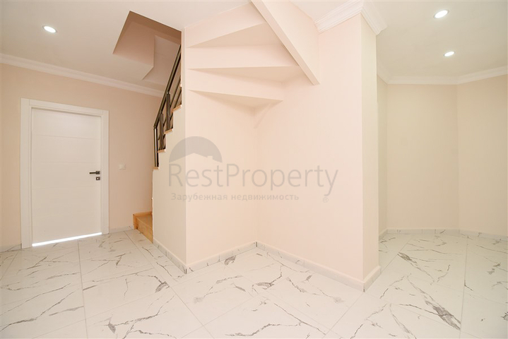 Spacious penthouse with sea view in the center of Alanya