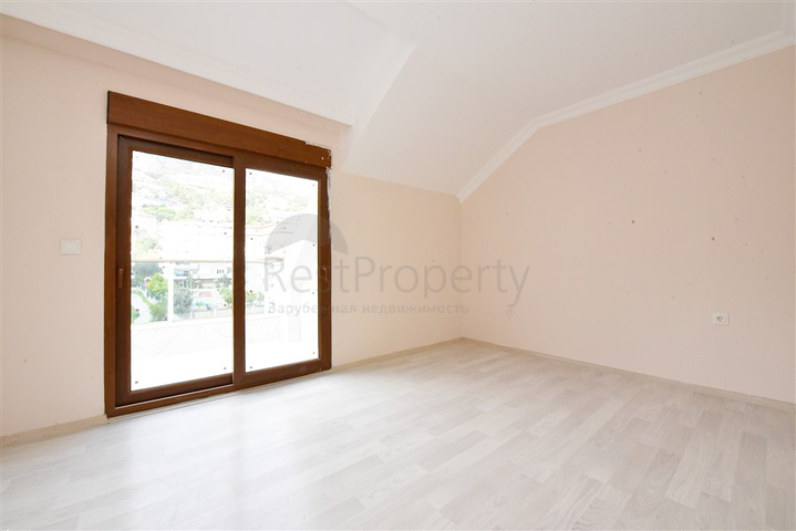 Spacious penthouse with sea view in the center of Alanya